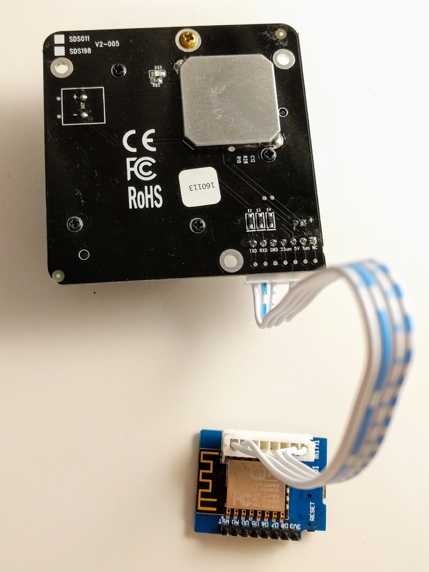 SDS011 and Wemos D1 mini connected together